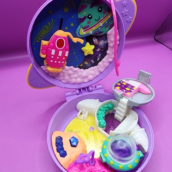 2019 Polly Pocket Saturn Space Explorer Compact Playset - Picture 3 of 6